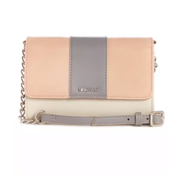 Nine West Handbags - Nine West crossbody with chain strap